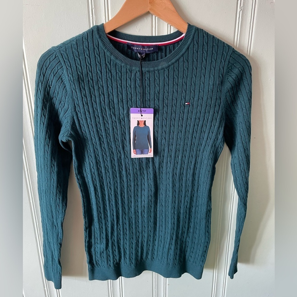 🔊 Tommy Hilfiger | Dark Cable Knit Sweater